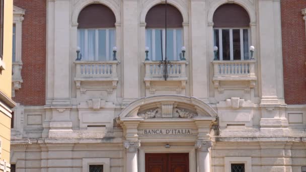 Πρόσοψη της Τράπεζας της Ιταλίας σε Μάντοβα — Αρχείο Βίντεο