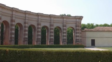 Kemerler ve Palazzo Te Bahçe Mantua sütunlarda yarım daire