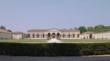 Palazzo Te simetrik cephe uzun atış,