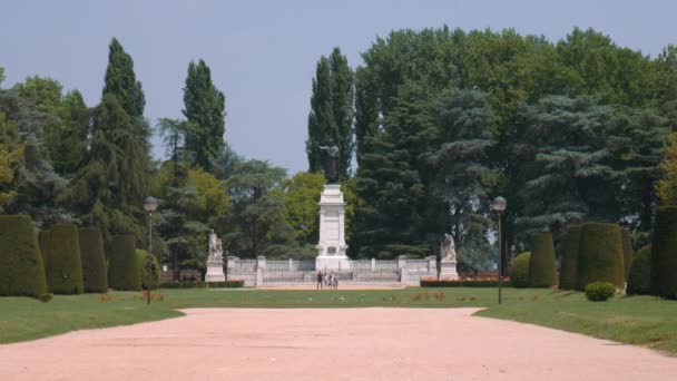 Piazza Bianco, monument till Virgilio, Mantua — Stockvideo