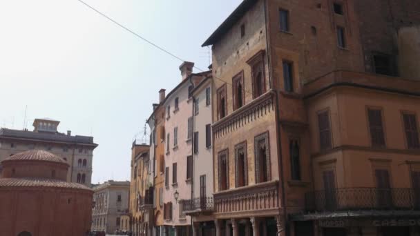 Mantua, Italy: Ancient House of the Merchant in Piazza delle Erbe — Stock Video