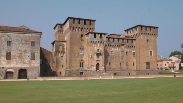 Boční pohled Saint George hrad v Mantua — Stock video