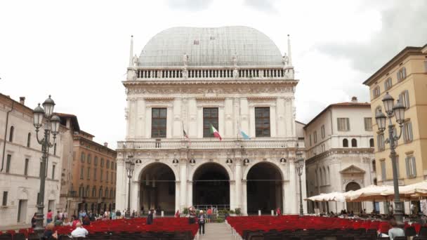 Brescia - Italië: Piazza della Loggia in Brescia — Stockvideo