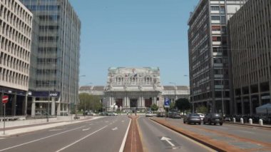 Milan, İtalya-Mayıs 2016: Merkez İstasyonu ön görünüm geniş Bulvarı