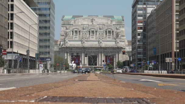 Milan central station front view from broad avenue, ground level — Stock Video