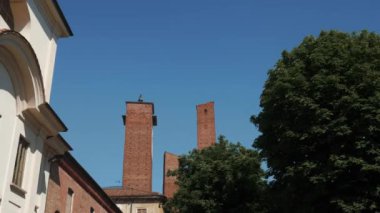 Üniversite Sarayı ve kuleleri Pavia, İtalya