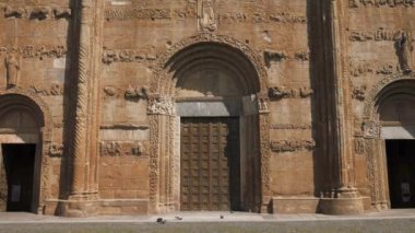 Pavia, İtalya San Michele Bazilikası'nın cephe görünümü yatırmak