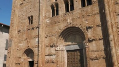 Panoramik San Michele Bazilikası'nın ve neaby Kulesi Pavia, İtalya