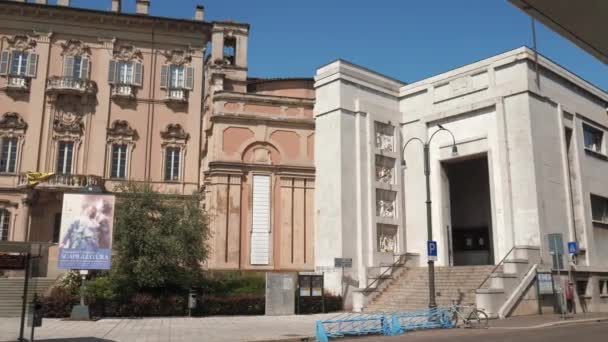 Town hall (Palazzo Mezzabarba) in rococo style in Pavia, Italy — Stock Video