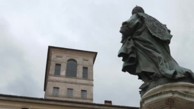 Collegio Ghislieri ve Papa Pius V heykel Pavia, Pv, İtalya, tilt atış