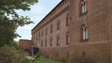 Castello Visconteo Kalesi ve onun boş hendek, Pavia, Pv, İtalya