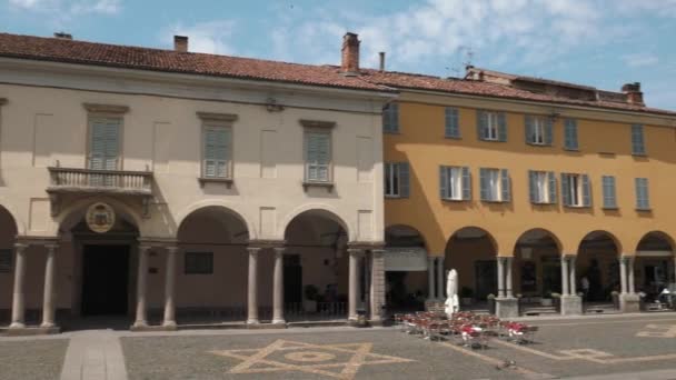 Pavia, Olaszország-kb május 2016: Piazza Duomo — Stock videók