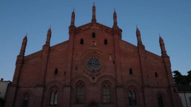 Pavia, Pv, İtalya gün batımında Timelapse Santa Maria Del Carmine Kilisesi