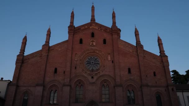 Timelapse Santa Maria Del Carmine-kyrkan i Pavia, Pv, Italien vid solnedgången — Stockvideo