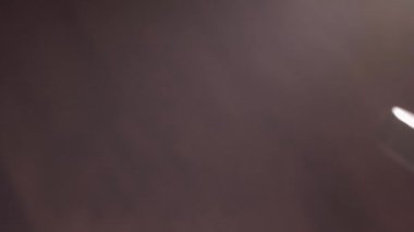 Doğal fişekleri ile sahnede gitar görüntüsünü ortaya, baş, TV tarayıcısı üzerinde odak