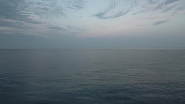 Aerial revealing shot of a boat in the sea — Stock Video