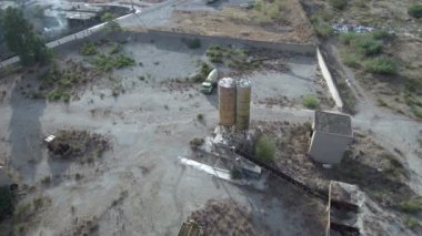 Terk edilmiş bir taş ocağı kadeh hava yörünge