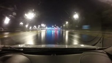 Gecede bir otoyol standında tarafından durdurma karayolu üzerinde araç Timelapse