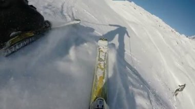 Bir kaba sert yamaçta Kayak Pov