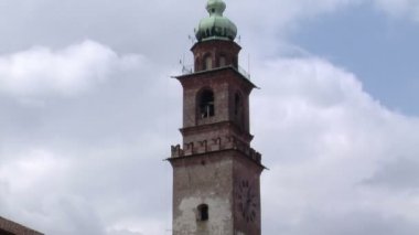 Vigevano, Pv, İtalya Piazza Ducale meydanından Bramante kuleye bakış