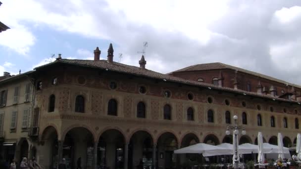 Panorama över Piazza Ducale och Bramante Tower, Vigevano, Italien — Stockvideo
