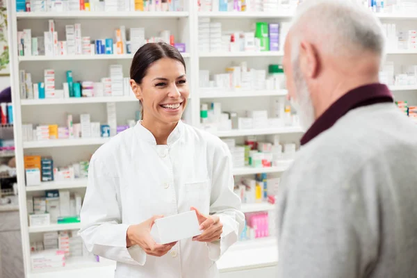 Medicina Productos Farmacéuticos Cuidado Salud Concepto Personas Feliz Farmacéutico Femenino — Foto de Stock