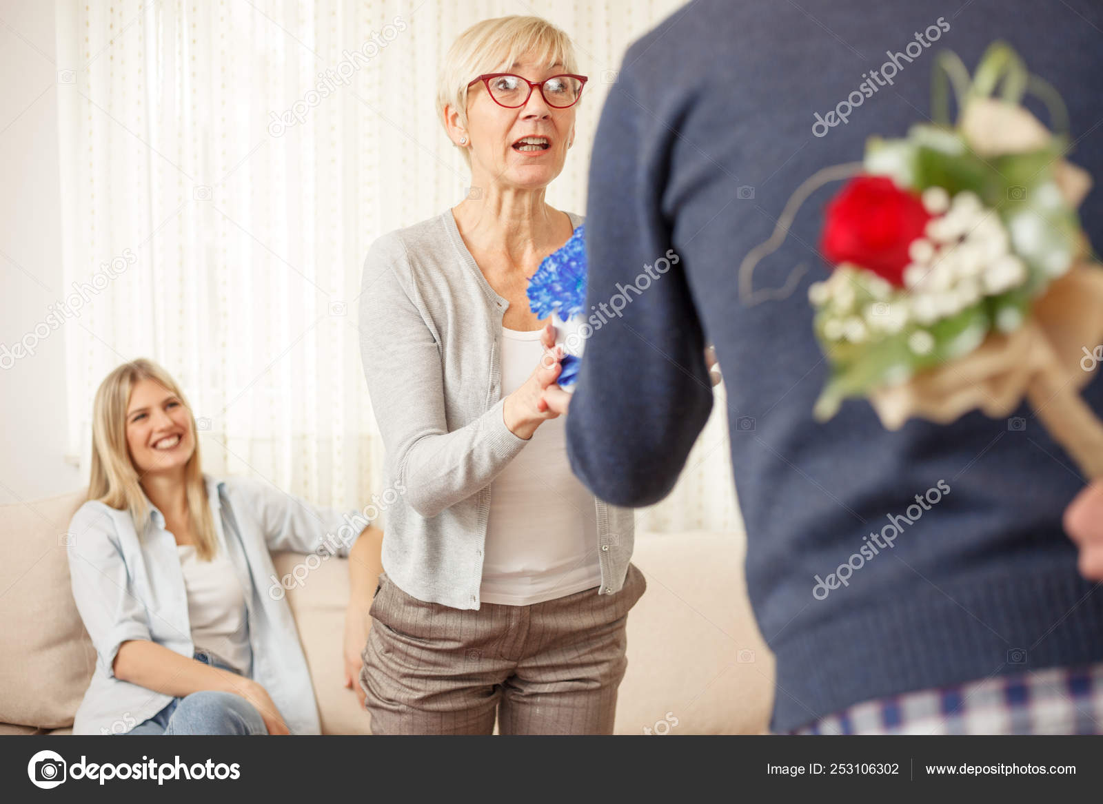 Reife Mutter Und Ein Junger Bursche Reife Mutter Und Ein Junger Bursche
