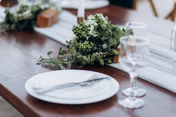 Eco-friendly, wedding decor. Wooden table newlyweds for a party. — Stock Photo, Image