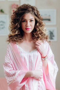 Bir bekarlığa veda partisi için profesyonel makyaj ile güzel portre. 