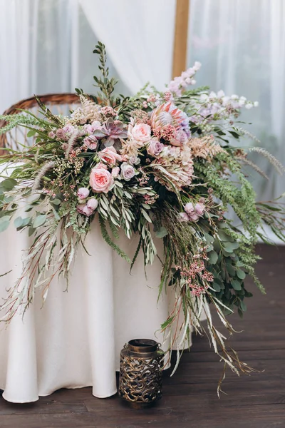 Yeni evliler için Boho düğün masası..