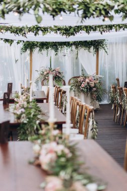 Yeni evliler için Boho düğün masası..