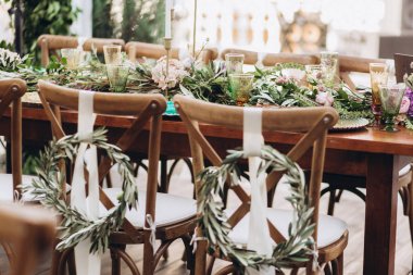 Yeni evliler için Boho düğün masası..