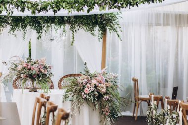 Yeni evliler için Boho düğün masası..