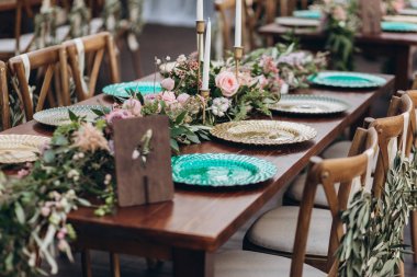 Yeni evliler için Boho düğün masası..