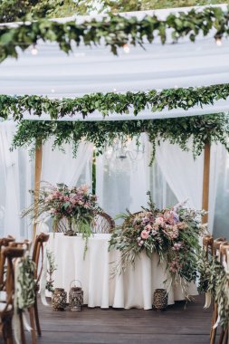 Yeni evliler için Boho düğün masası..