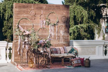 Boho tarzında dekore edilmiş fotoğraf bölgesi.