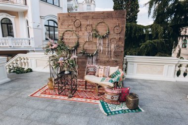 Boho tarzında dekore edilmiş fotoğraf bölgesi.