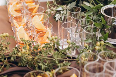 Düğünde alkol, viski, limonlu düğün.