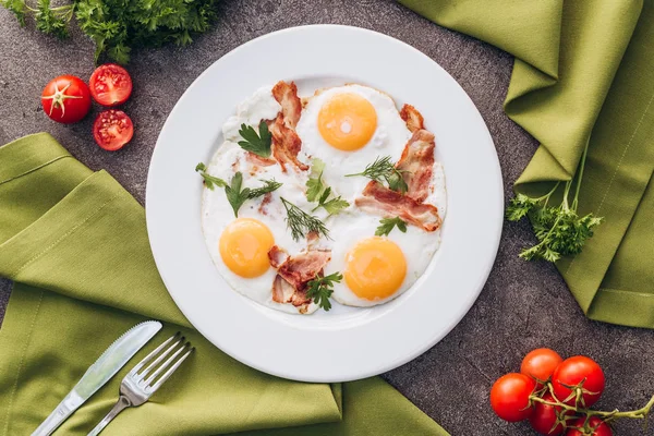 Sabahları pastırma ve yumurta ile mükemmel kahvaltı.