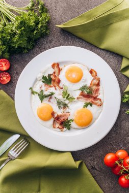 Sabahları pastırma ve yumurta ile mükemmel kahvaltı.