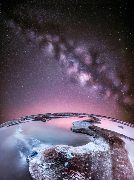Samanyolu Doğal Görünüm Yuvarlak Dünya Yüzeyinin Üzerinde — Stok fotoğraf