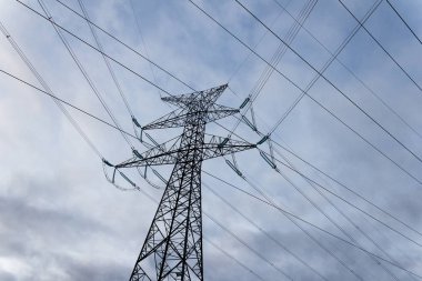 yüksek gerilim direkleri, gökyüzü