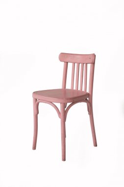 beyaz arka plan üzerinde pembe ahşap sandalye