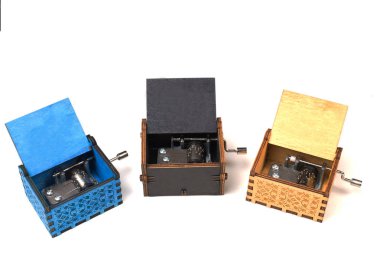 müzikal ahşap kutu. mavi, kara kutu. Karmaşık desenler ve doku ile müzik kutusunun Makro