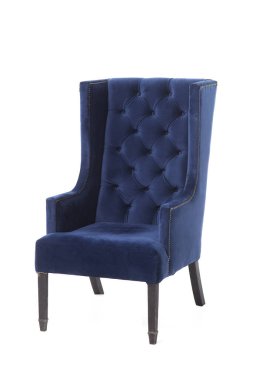 Zarif mavi kadife koltuk, sırtüstü uzanmış ve beyaz arka planda izole edilmiş yüksek kanatlı.. 