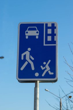Trafik kurallarını ihlal etmeden işaretleyen yollar