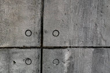 Gri beton duvar arka plan dokusu. Kaba kirli leke beton doku duvarı