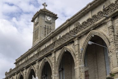 Katedrali. Katedralde kubbe güzel boyalı tavan.