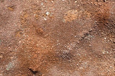 Kırmızı toprak veya toprak arka plan. Kırmızı kiltropikal laterit toprak arka plan. Kuru Turuncu yüzey, Doğal afet resmi. Küresel ısınma ve ormansızlaşmanın neden olduğu kuraklık arazileri.