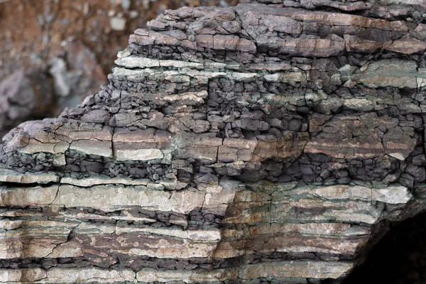 Κόψιμο χώματος-ψαμμίτης, πέτρες, πηλός, δομή άμμου και στρώματα. φέτα άμμου με στρώματα διαφορετικών δομών. — Φωτογραφία Αρχείου